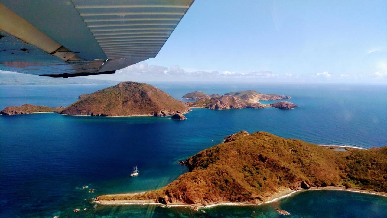 Sur L'Anse Villa Terre-De-Haut Bagian luar foto